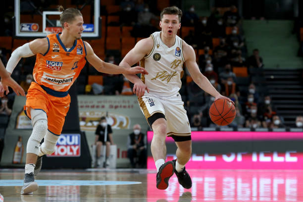 乎决定了比 乎决定了比