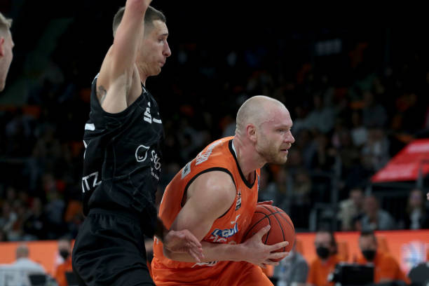 他的新东家 他的新东家